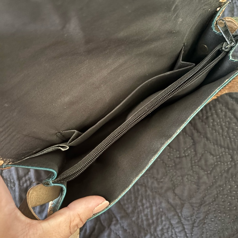 Vintage Wilsons Leather Tan and Green Shoulder Bag with Floral Embroidery - Picture 8 of 9